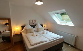 Citychalet- 73M2-Boxspringbett-Neu Renoviert-Kueche-Sehr Ruhig